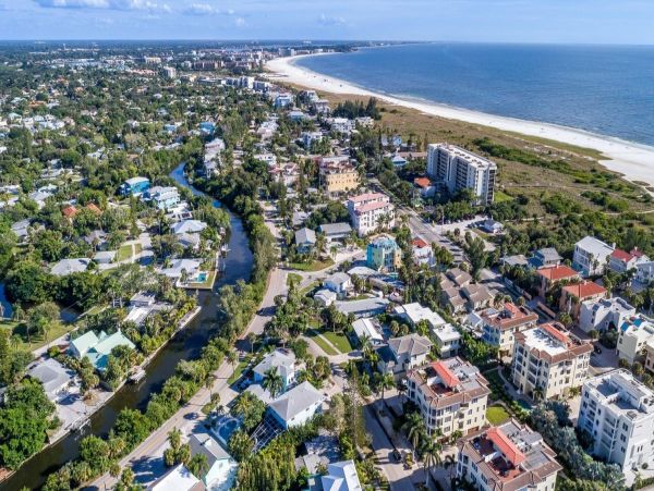 Duplex Home with Pool Walk to Siesta Key Beach & Village