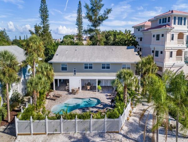 Duplex Home with Pool Walk to Siesta Key Beach & Village