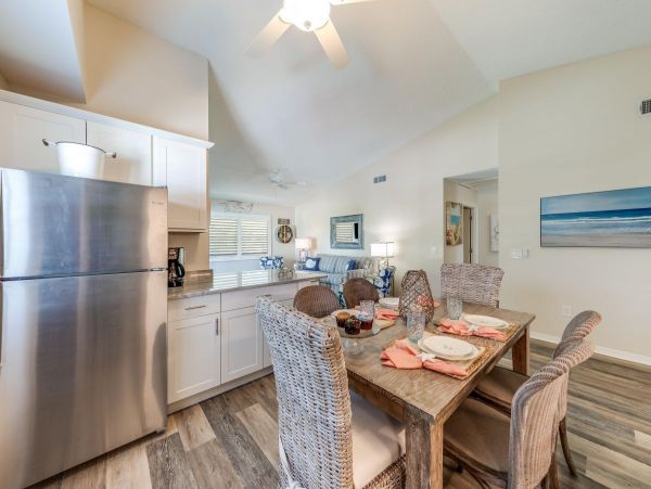 Duplex Home with Pool Walk to Siesta Key Beach & Village