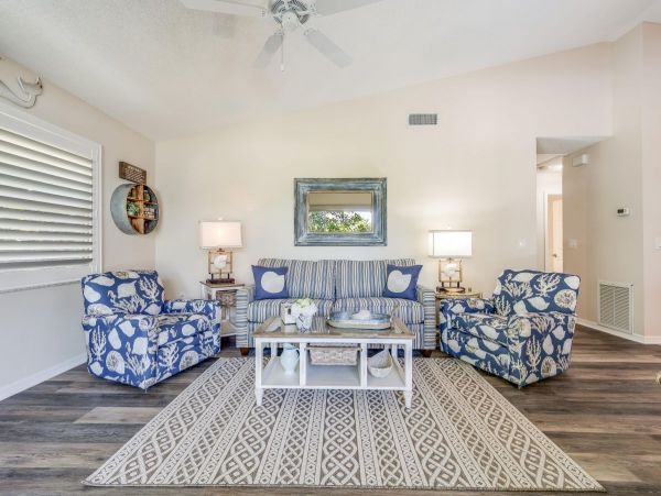 Duplex Home with Pool Walk to Siesta Key Beach & Village