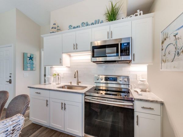 Duplex Home with Pool Walk to Siesta Key Beach & Village