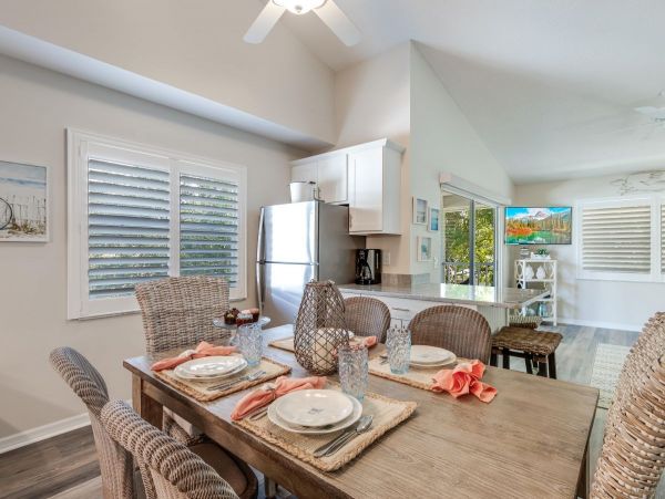 Duplex Home with Pool Walk to Siesta Key Beach & Village