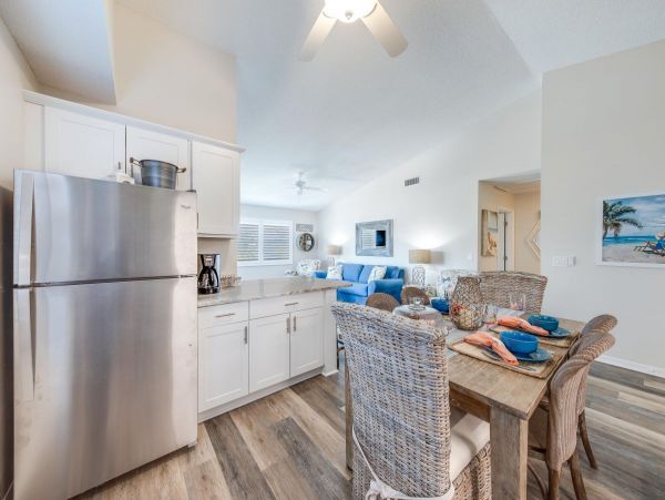 Duplex Home with Pool Walk to Siesta Key Beach & Village