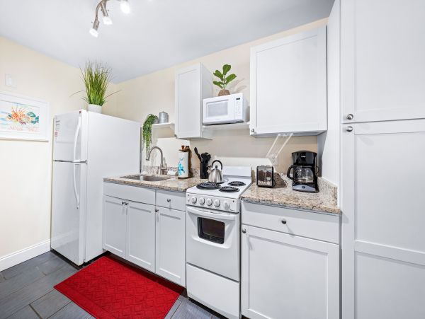 One Bedroom Walk to Beach Rental Condo in Siesta Key