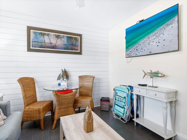 One Bedroom Walk to Beach Rental Condo in Siesta Key