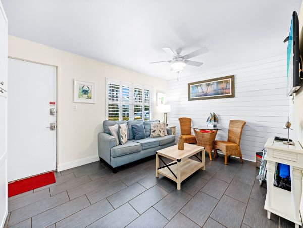 One Bedroom Walk to Beach Rental Condo in Siesta Key