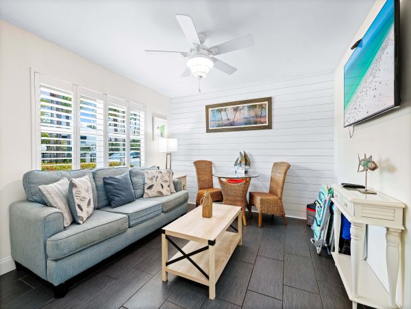 One Bedroom Walk to Beach Rental Condo in Siesta Key