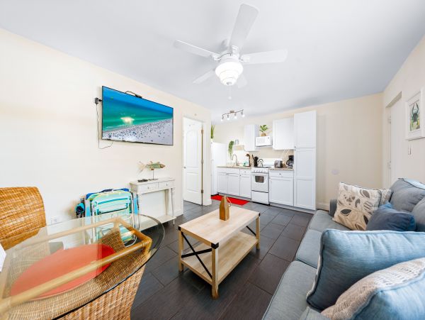 One Bedroom Walk to Beach Rental Condo in Siesta Key