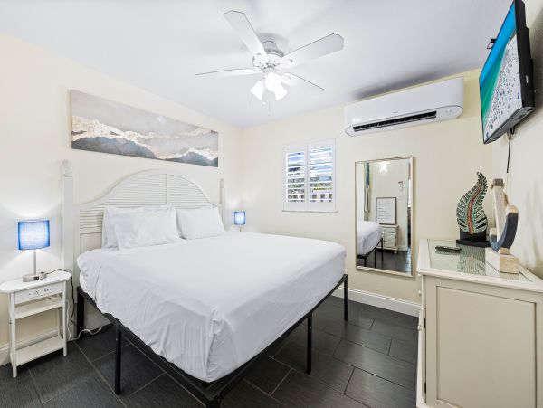 One Bedroom Walk to Beach Rental Condo in Siesta Key