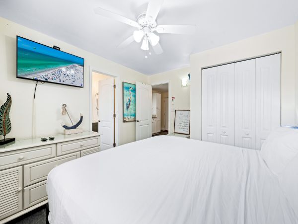 One Bedroom Walk to Beach Rental Condo in Siesta Key