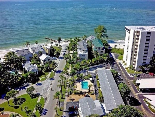 One Bedroom Walk to Beach Rental Condo in Siesta Key