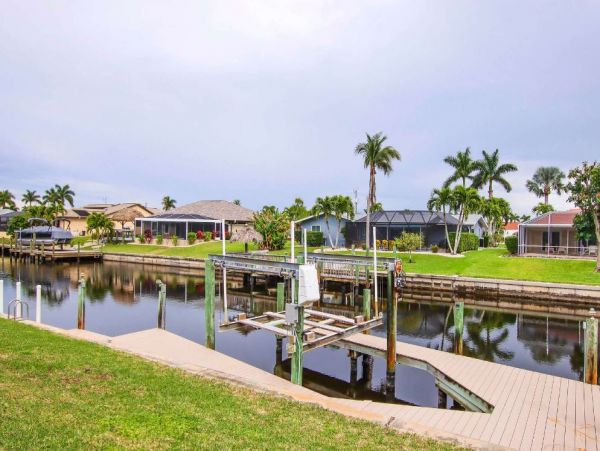 Great Pool Home in Cape Coral Sleeps 10 Guests