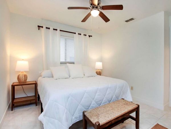 Great Pool Home in Cape Coral Sleeps 10 Guests