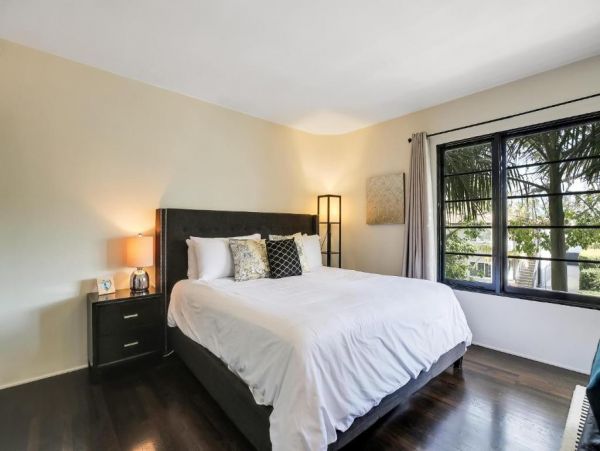 Vacation Rental Near the Beach Sleeps 10 Guests