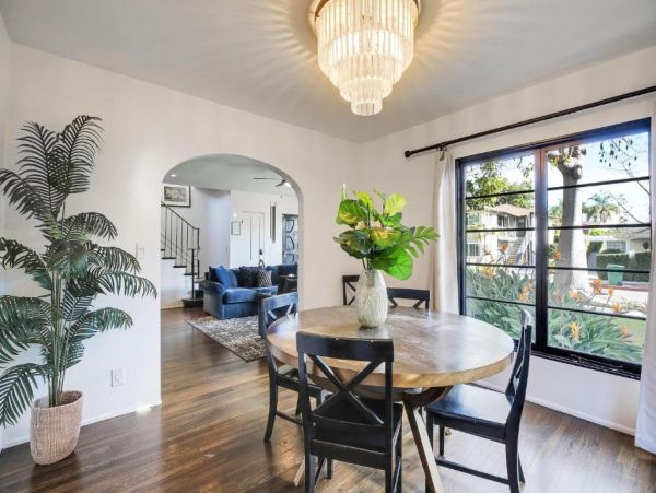 Vacation Rental Near the Beach Sleeps 10 Guests