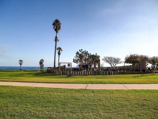 Ocean & Mountain View Three Bedroom Vacation Cottage in Santa Barbara