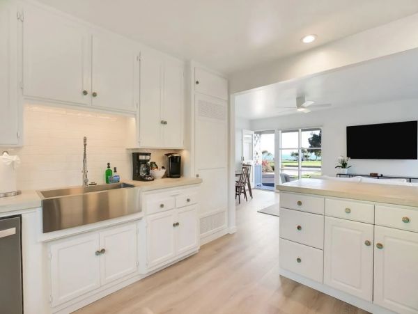 Ocean & Mountain View Three Bedroom Vacation Cottage in Santa Barbara