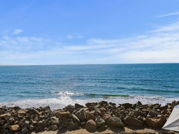 Three Bedroom Oceanfront Vacation Rental in Ventura