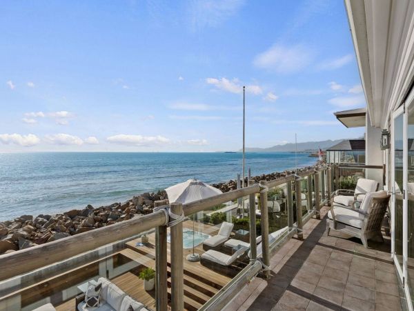Three Bedroom Oceanfront Vacation Rental in Ventura