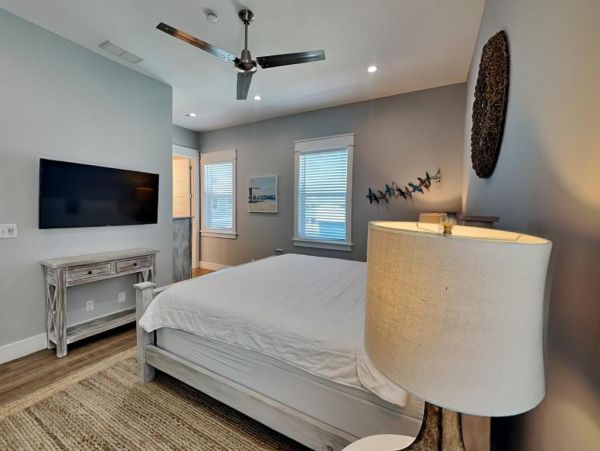 Gulf Views Walk to Beach 6BR Home with Pool