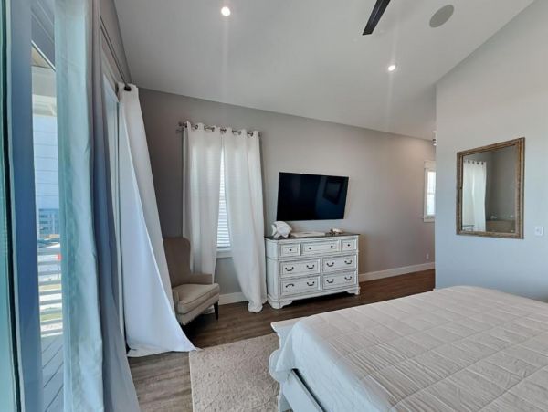 Gulf Views Walk to Beach 6BR Home with Pool