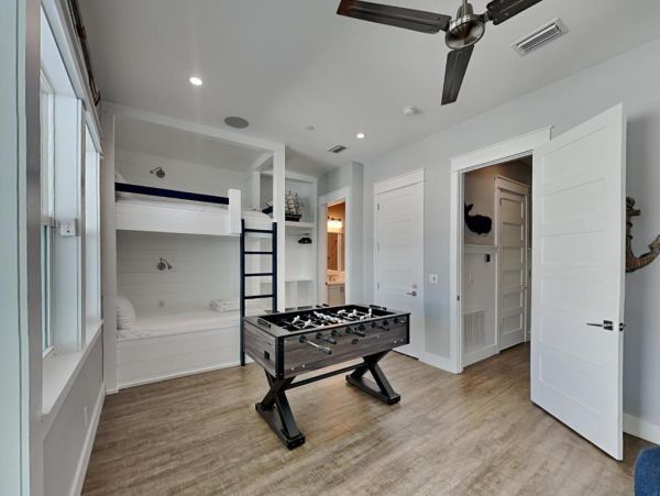 Gulf Views Walk to Beach 6BR Home with Pool