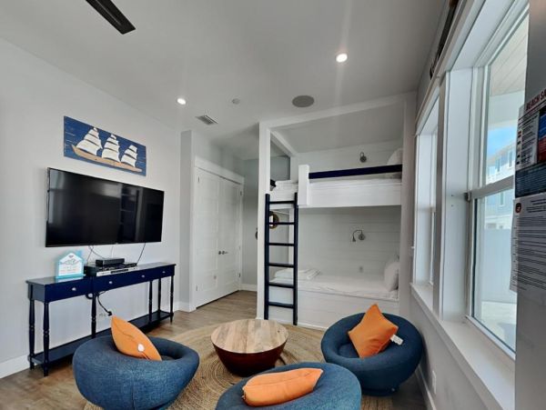 Gulf Views Walk to Beach 6BR Home with Pool