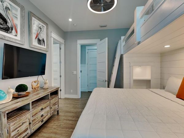 Gulf Views Walk to Beach 6BR Home with Pool