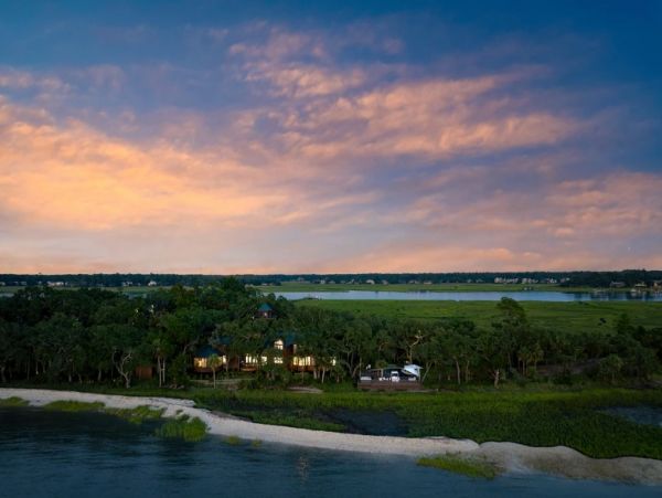 Stuning Eight Bedroom Rental Getaway in Hilton Head