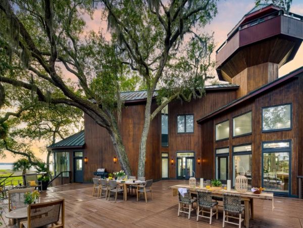 Stuning Eight Bedroom Rental Getaway in Hilton Head