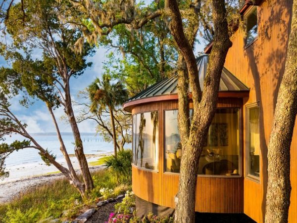 Stuning Eight Bedroom Rental Getaway in Hilton Head