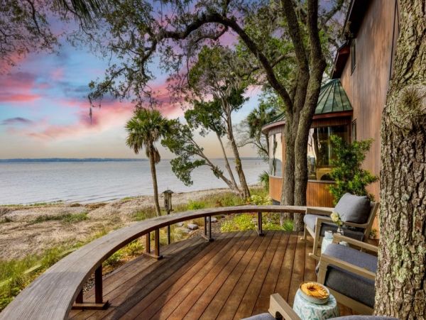 Stuning Eight Bedroom Rental Getaway in Hilton Head