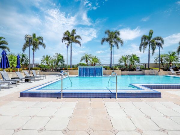 Elegant Naples Condo: Pool, Patio, and Shopping Nearby