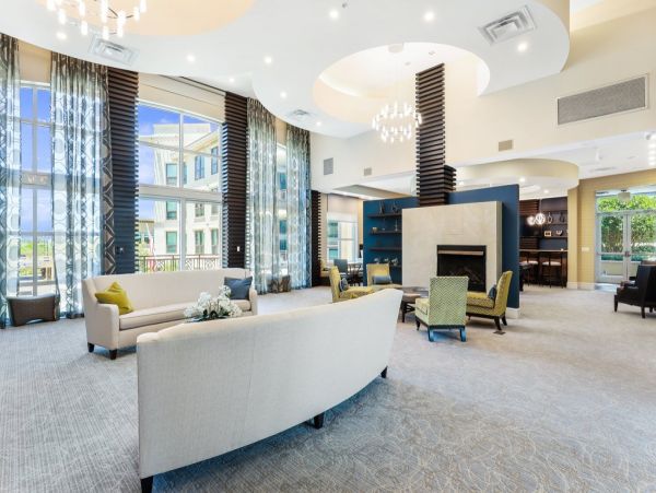 Elegant Naples Condo: Pool, Patio, and Shopping Nearby