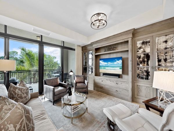 Elegant Naples Condo: Pool, Patio, and Shopping Nearby