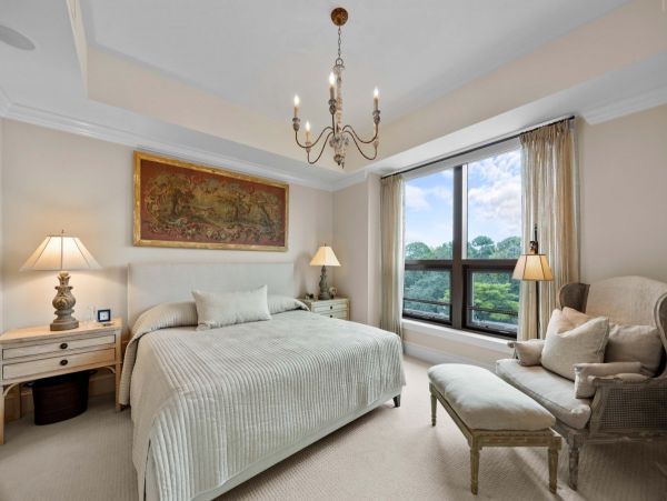 Elegant Naples Condo: Pool, Patio, and Shopping Nearby