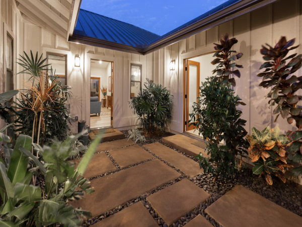 New Addition to the Luxury Hawaii Vacation Villa Market Main & Guest House
