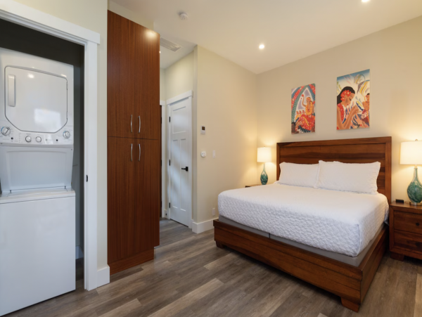 New Addition to the Luxury Hawaii Vacation Villa Market Main & Guest House