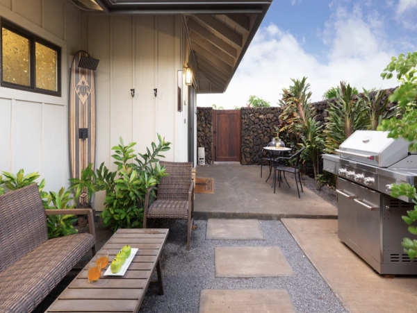 New Addition to the Luxury Hawaii Vacation Villa Market Main & Guest House