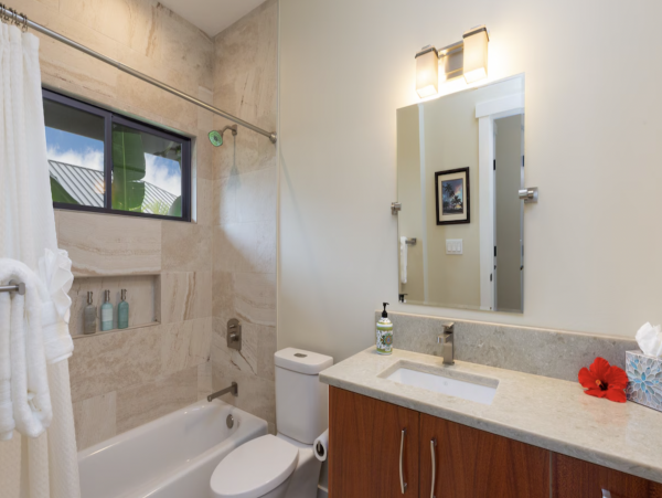 New Addition to the Luxury Hawaii Vacation Villa Market Main & Guest House
