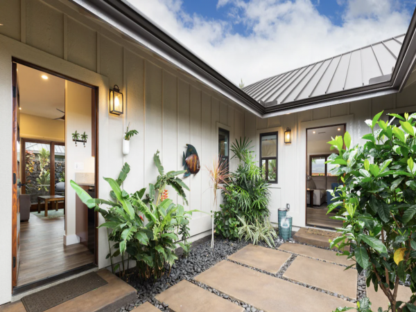 Private Ohana Guest Studio Entrance From Shared Entryway