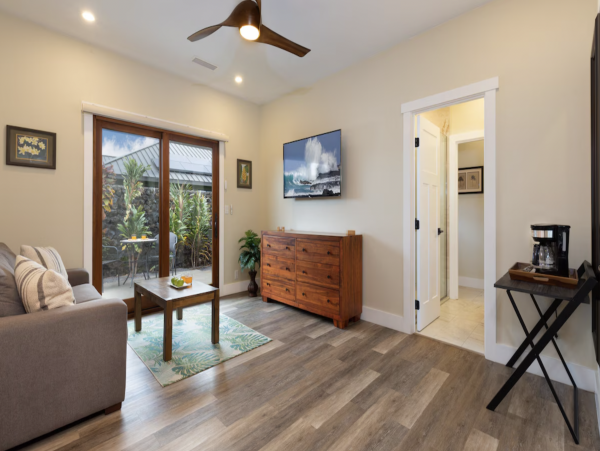New Addition to the Luxury Hawaii Vacation Villa Market Main & Guest House