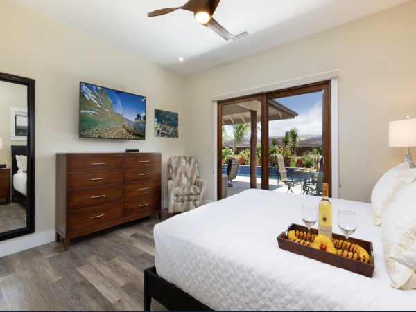 New Addition to the Luxury Hawaii Vacation Villa Market Main & Guest House