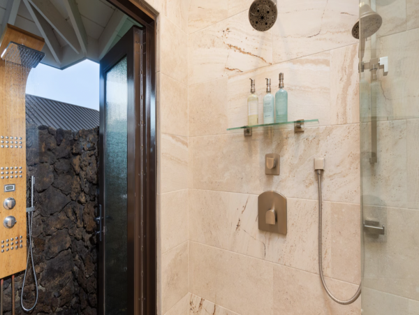 New Addition to the Luxury Hawaii Vacation Villa Market Main & Guest House