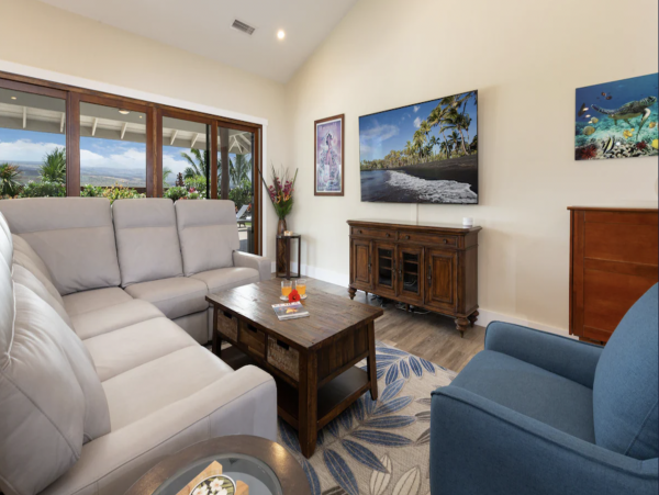 New Addition to the Luxury Hawaii Vacation Villa Market Main & Guest House