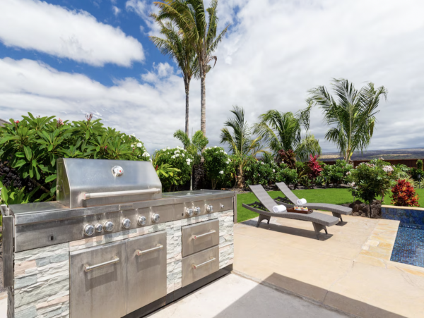 New Addition to the Luxury Hawaii Vacation Villa Market Main & Guest House