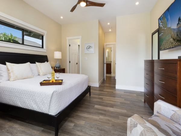 New Addition to the Luxury Hawaii Vacation Villa Market Main & Guest House