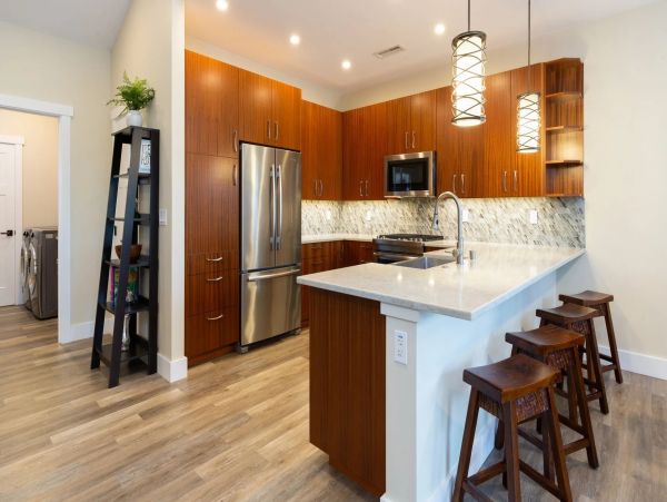 New Addition to the Luxury Hawaii Vacation Villa Market Main & Guest House