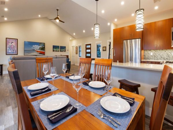 New Addition to the Luxury Hawaii Vacation Villa Market Main & Guest House