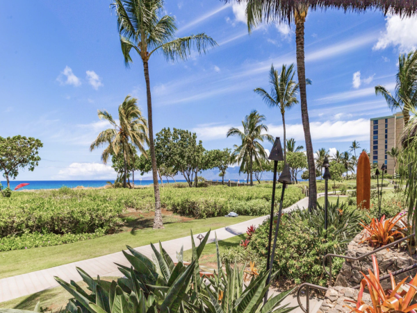 Exceptional Luxury Three Bedroom Walk Out Villa in Kaanapali